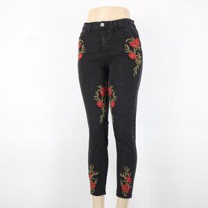 Vanilla Star Sz 11 x 26 Black Red Green Roses Embroid Cotton Spandex Capri Jeans